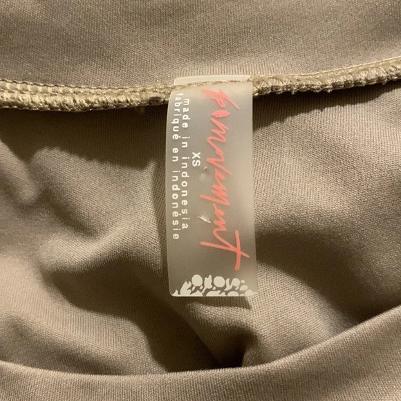 FP MOVEMENT by FREE PEOPLE NWOT With A Twist‎ Layer in Mushroom - Picture 5 of 8